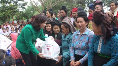 Chăm lo Tết cho gia đình chính sách, hộ nghèo
