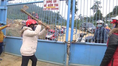 Công ty vàng Phước Sơn đơn phương khấu trừ nợ vì bị... chặn đường