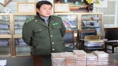  Lào Cai: Bắt kiểm lâm viên vận chuyển 30 bánh heroin