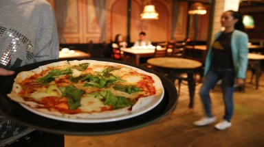  Nhà hàng "bao" người đẹp ăn miễn phí