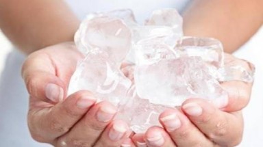   8 cách chăm sóc sức khỏe bằng nước đá