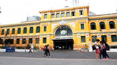  Sài Gòn: Tòa nhà 130 tuổi thay "áo mới"