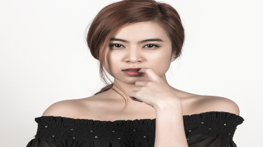  26 nghệ sỹ đồng loạt cắn móng tay kêu gọi bảo vệ tê giác