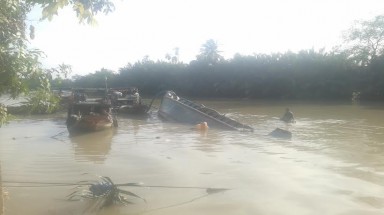  Tiền Giang: Sà lan chở cát bị chìm, tràn dầu gây ô nhiễm môi trường