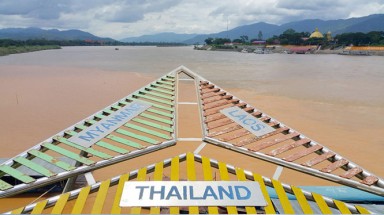   Thái Lan bơm nước, Việt Nam bị đe dọa