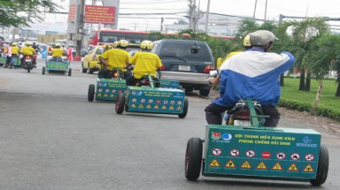    Đội vá xe miễn phí - hình ảnh đẹp ở Bình Dương