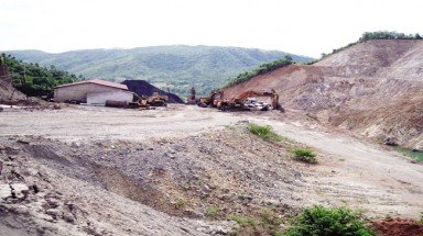     Bị kiểm điểm vì để công ty Trung Quốc tận thu khoáng sản