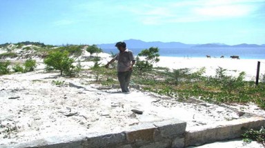     “Phù phép” đất đai ở Cam Ranh