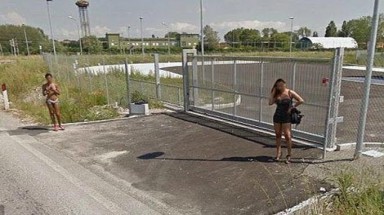     Google, khắc tinh của gái mại dâm