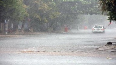    Mưa dông xuất hiện rải rác trên khắp cả ba miền