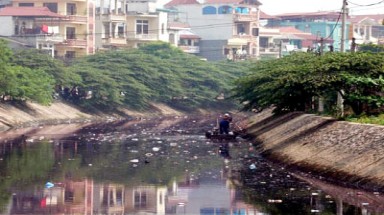  Báo động tình trạng ô nhiễm sông hồ