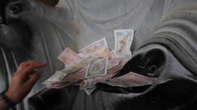  Khi niềm tin bị "thị trường hóa"
