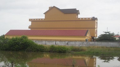  Bất an với các “lâu đài” dụ yến