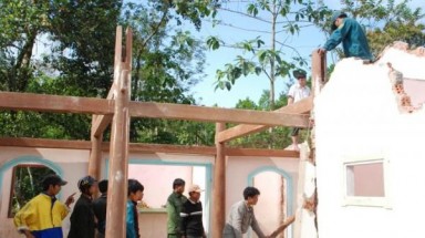  Quảng Nam: Dân đập nhà, bỏ làng vì tin đồn có ma 