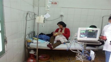  Bỏ tiêm vắc xin: Dịch ho gà, viêm màng não cận kề