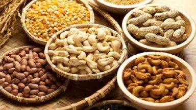 Một bé trai tử vong do ăn hạt điều