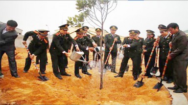  Sôi nổi Tết trồng cây “Đời đời nhớ ơn Bác Hồ” năm 2014