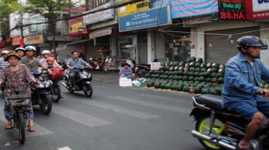 Sài Gòn 29 tết: xổ hay không xổ hàng?