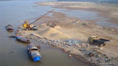   Quyết liệt ngăn chặn tình trạng khai thác cát trái phép trên sông Lam 
