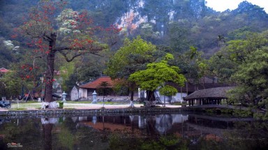 Tạ lễ chùa Thầy vào dịp cuối năm
