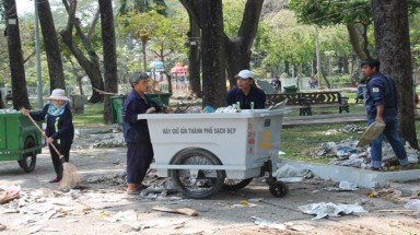  Góp phần làm cho thành phố luôn sạch đẹp đêm Giao thừa 