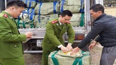  Gần tết, thuỷ sản lậu ồ ạt “bơi” từ Trung Quốc vào Việt Nam