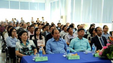 Các tham tán thương mại, công sứ Việt Nam tại các nước thăm nhà máy sữa của Vinamilk