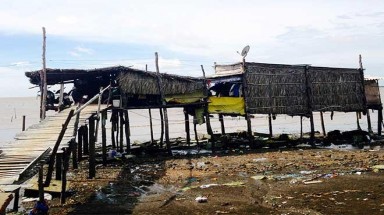  Gió chướng thổi mạnh, hơn 40 hộ dân vùng ven biển Gò Công cần di dời khẩn cấp