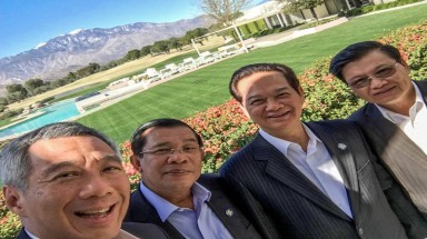  Dân mạng sôi sục ảnh Thủ tướng selfie ở Singapore
