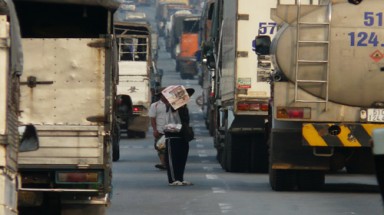  Vật lộn mưu sinh trước miệng tử thần