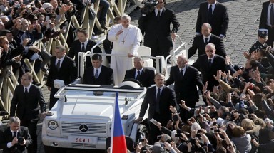  Lịch sử trị vì Vatican qua những mẫu xe