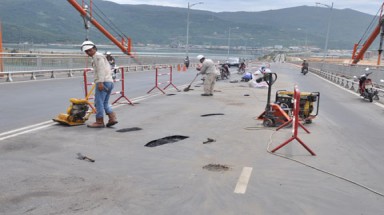 Mặt cầu dây võng hiện đại nhất Việt Nam bị băm nát
