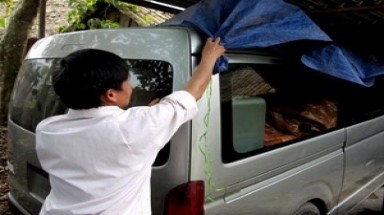  Thực hư việc cán bộ công an dùng xe công vận chuyển gỗ trái phép
