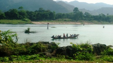  Náo loạn đáy sông tìm gỗ quý
