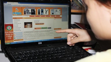  Ngang nhiên bán hàng cấm