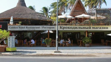  Tạm giữ nhiều đồng hồ, rượu ngoại của Nhà hàng Cát Vàng
