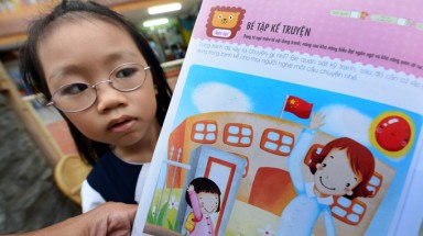  Không mua và sử dụng sách in cờ Trung Quốc
