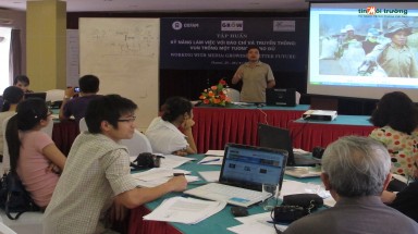   Phóng viên và cán bộ truyền thông: Ai "cần" ai hơn?