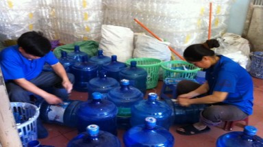  Nhiều mối lo xung quanh dịch vụ cung cấp nước đóng chai, đóng bình