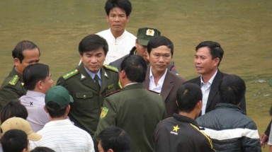  Ông trùm gỗ sưa xuất hiện: Lãnh đạo huyện "chối"