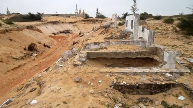  Quảng Bình:Xới tung nghĩa địa 200 năm để khai thác cát 