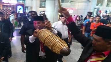     Pháp sư Malaysia đi tìm MH370
