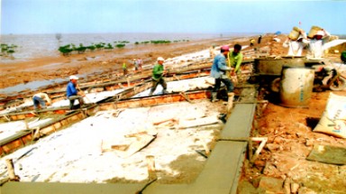 Ninh Bình đầu tư tu bổ đê điều, hồ chứa ứng phó với thiên tai