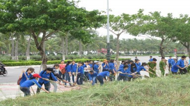 Thanh niên và sinh viên các trường Đại học hành động vì môi trường xanh sạch đẹp
