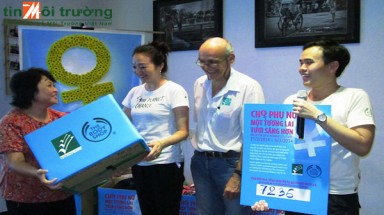 Hơn 7000 quần áo "Cho phụ nữ một tương lai tương sáng hơn"