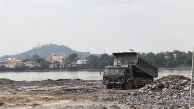  Bóp chẹt dòng sông