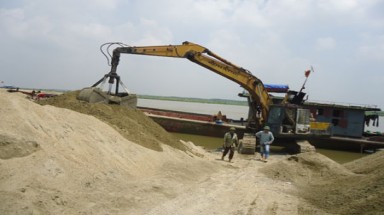   Hà Nội cần xử lý dứt điểm tình trạng sử dụng đất làm bãi chứa vật liệu xây dựng trái phép kéo dài 