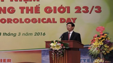 "Đối mặt với tương lai: Nóng hơn, khô hơn, mưa lũ nhiều hơn"