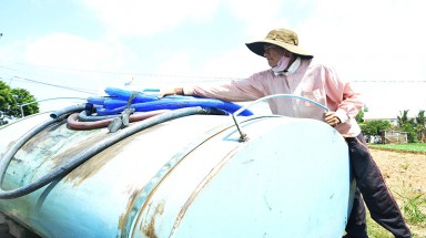  Đồng bằng sông Cửu Long đang hứng chịu tác động của “thiên tai kép”