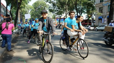  Quang Đăng, Lan Khuê và ca sĩ Hà Okio cùng phát động chiến dịch Giờ trái đất 2016